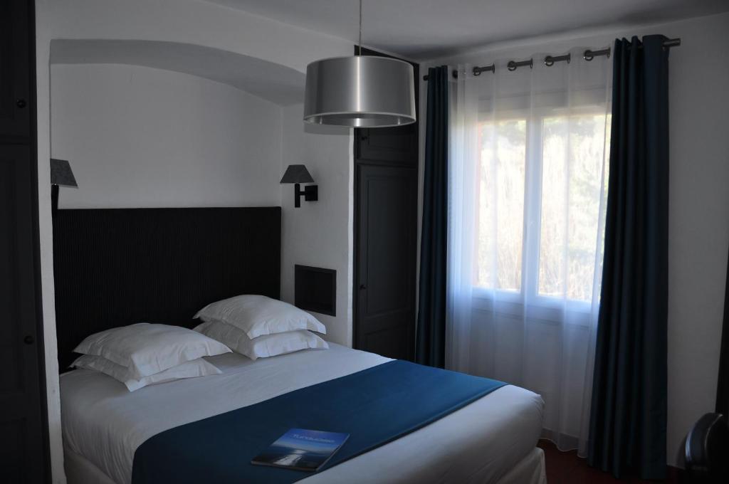 Hotel De La Vierge Noire Sainte-Maxime Room photo